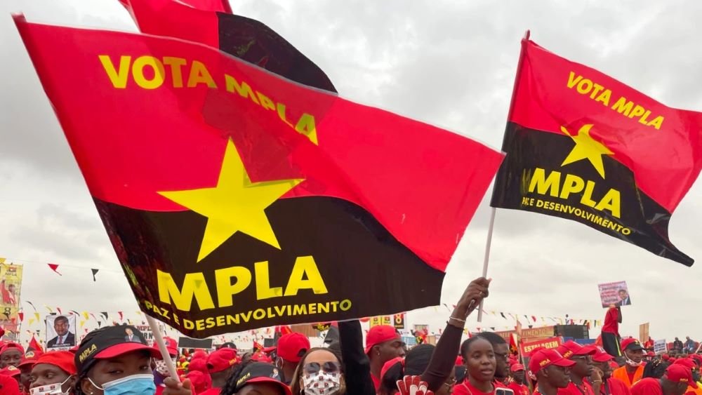 Pretenso Candidato Lideran a Do MPLA Prop e Mudan a Da Bandeira Do 