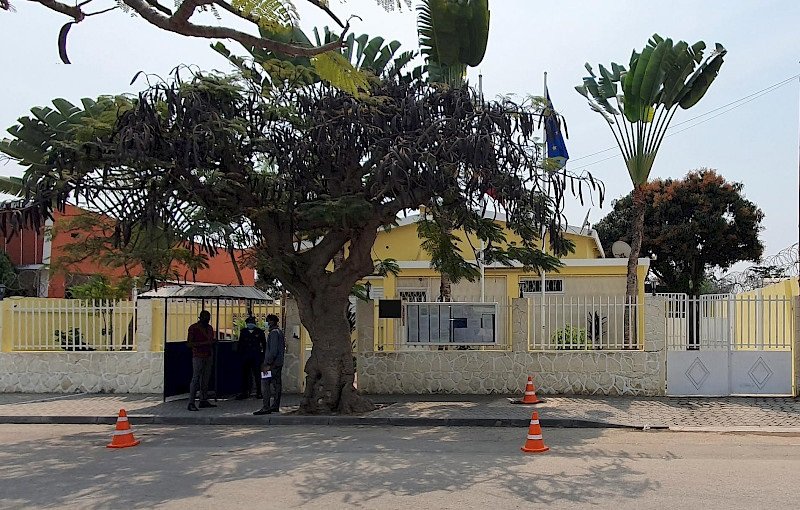 consulado geral de portugal em benguela