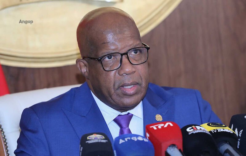 Ministro do Ensino Superior Albano Ferreira